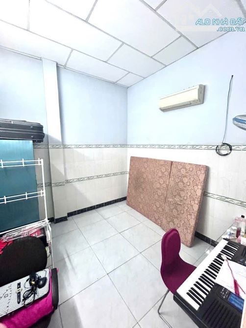 Nhà 3 tầng TẶNG FULL NỘI THẤT đường BÙI VĂN NGỮ, phường Hiệp Thành, Q12, dt 75m2(6mx12,5m) - 4