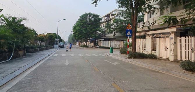 Nhà vườn Khu D gleximco Lê trọng tấn 102m mt6m 5tầng vỉa hè,xe tải tránh,hiếm nhà bán - 4