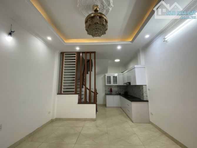 BÁN NHÀ HOÀNG HOA THÁM – NGÕ RỘNG – 30M² – 6 TẦNG – MẶT TIỀN 4M – 7.5 TỶ - 4