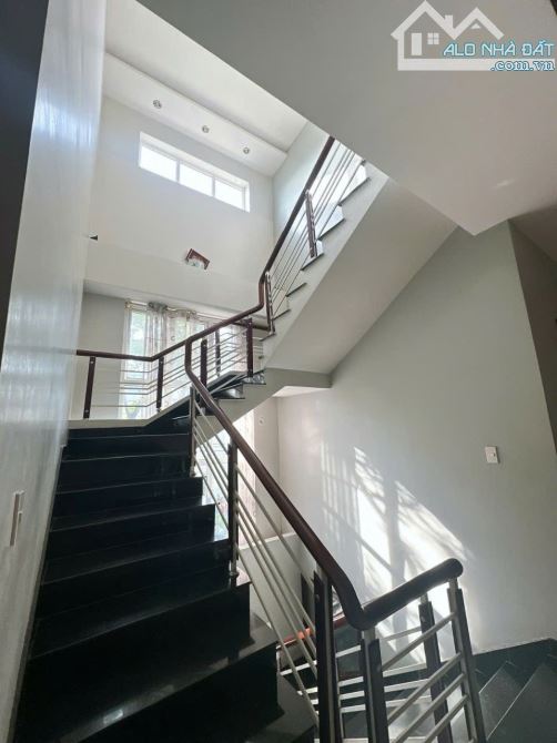 Chỉ 15,x TỶ: BÁN BIỆT THỰ 2 MẶT TIỀN ĐÀ NẴNG - Ngay NGÃ TƯ gần NGÔ QUYỀN: 8 x 20m - 3 TẦNG - 4