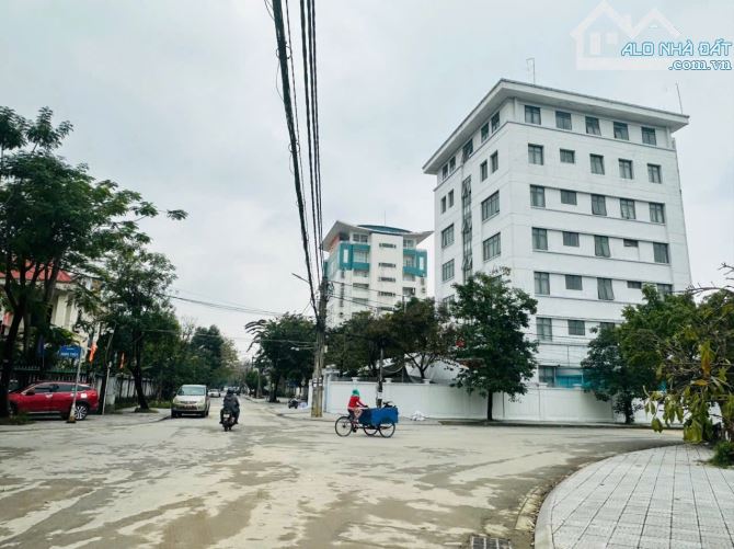 BÁN NHÀ TRUNG TÂM THÀNH PHỐ HUẾ - 3 CĂN - GIÁ 3 TỶ - 3 TỶ 650 - 4 TỶ 1 - 5