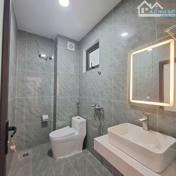 BÁN NHÀ PHỐ THẠCH BÀN LONG BIÊN 5 Tỷ  35 m 5 TẦNG MT 4m, SÁT PHỐ và ô tô tránh, kinh doanh - 5