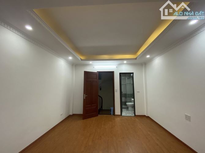 BÁN NHÀ HOÀNG HOA THÁM – NGÕ RỘNG – 30M² – 6 TẦNG – MẶT TIỀN 4M – 7.5 TỶ - 5