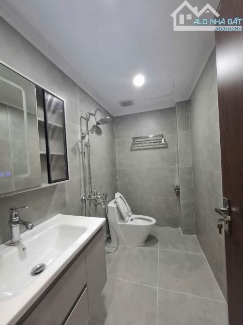 BÁN NHÀ RIÊNG PHỐ HOÀNG CẦU QUẬN ĐỐNG ĐA - Ô TÔ ĐỖ CỬA NGÕ THÔNG - CHÀO GIÁ 15.3 TỶ CÓ TL. - 5