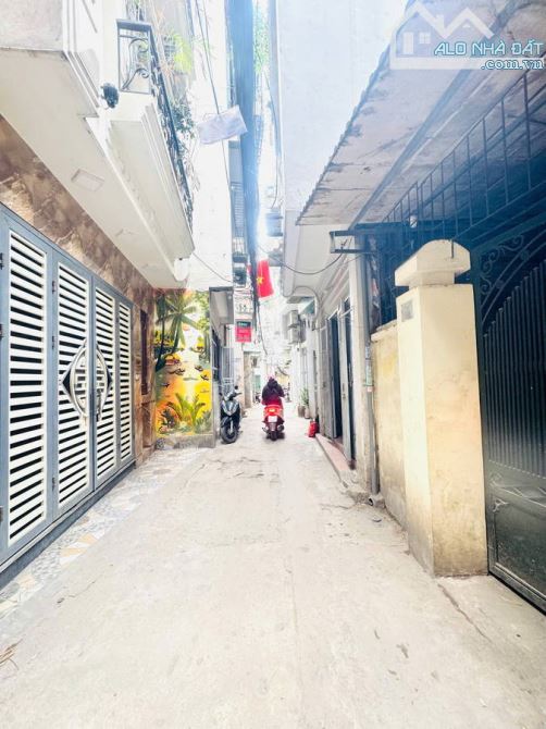 Cần bán nhà phố Hoàng Hoa Thám 37m2 5 tầng 6,68 tỷ