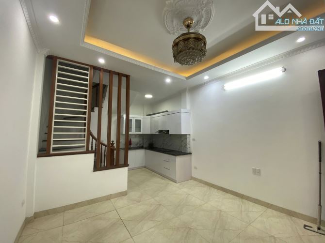 BÁN NHÀ HOÀNG HOA THÁM – NGÕ RỘNG – 30M² – 6 TẦNG – MẶT TIỀN 4M – 7.5 TỶ - 6