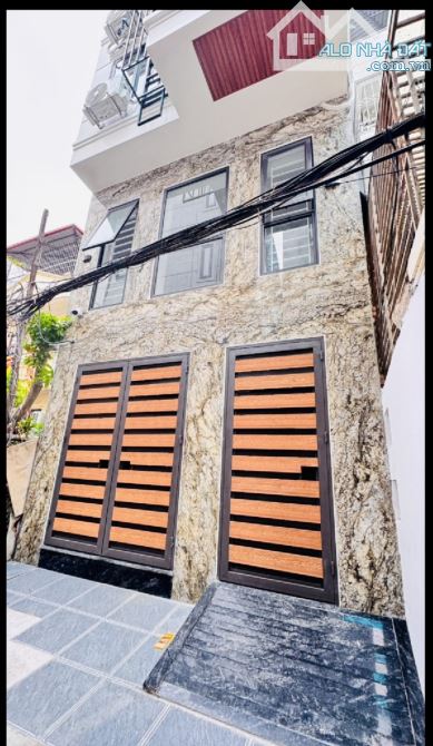 18.x tỷ/81 M2/ 7 tầng/4.5 M tiền./ ngõ Quỳnh.hai bà trưng - 6
