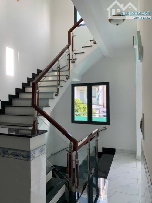 CHỦ NGỘP BANK - NGANG HIẾM 7m, DTCN 196m², 2 MẶT ĐƯỜNG KD PHAN HUY ÍCH - GIÁ 17 TỶ TL MẠNH - 7