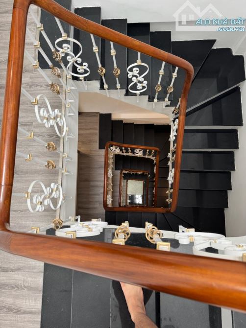 Lò Đúc nhà đẹp, 7 tầng , oto ngay cạnh. Tặng full nội thất - 7