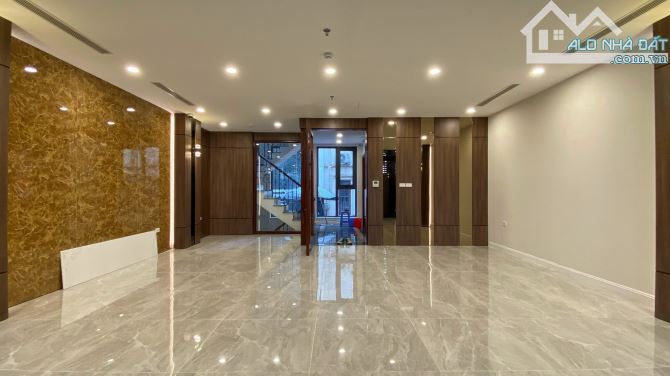 Cho thuê nhà phân lô ngõ ô tô tại Mạc Thái Tổ. DT : 65 M * 6 Tầng . MT : 5 M. Chia phòng. - 9