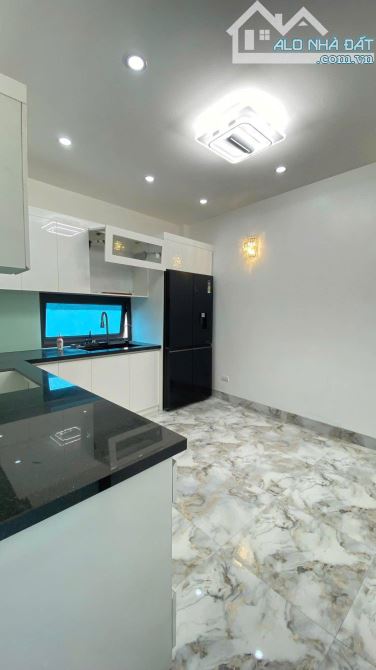 Minh Khai - Style tân cổ điển - 45M - Xây mới thang máy - Ngõ thông - Gần ô tô - Nhiều ngủ - 9