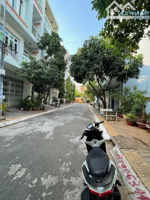 CẦN BÁN ĐẤT ĐẠI AN ĐƯỜNG NỘI BỘ NGUYỄN THỊ ĐỊNH 95M2 (5x19.6) - GIÁ: 7Tỷ900tr bớt lộc