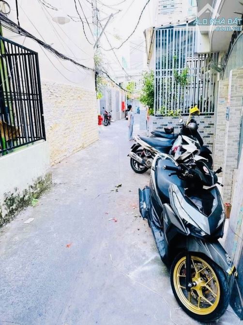 SIÊU RỘNG RÃI 2 LẦU SIÊU MỚI KING KENG CÁCH MẶT TIỀN CHỈ 4 CĂN NHÀ BÉ TÍ TEO  56M2 SỬ DỤNG