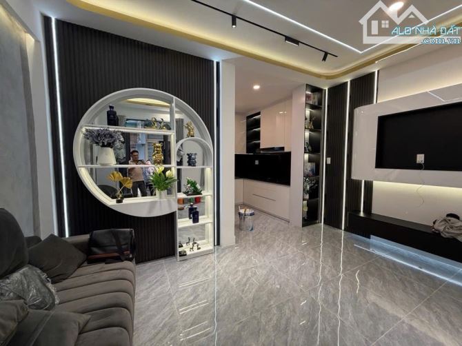 Cần Bán Gấp nhà trung tâm giáp Q.1 giá xe máy nhà mới 3tầng 120m2 5tỷ xíu hẻm 3m