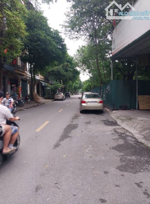 BÁN NHÀ NGUYỄN CẢNH DỊ . ĐẠI KIM . PHÂN LÔ VỈA HÈ . GIÁ 16,6 TỶ . NHÀ 4 TẦNG MT 4 M