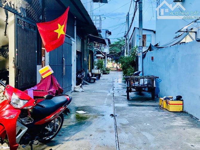 Chủ ngộp Bank bán gấp nhà 100m2.2 tầng. đường 26 tháng 3. bHH. Bình Tân