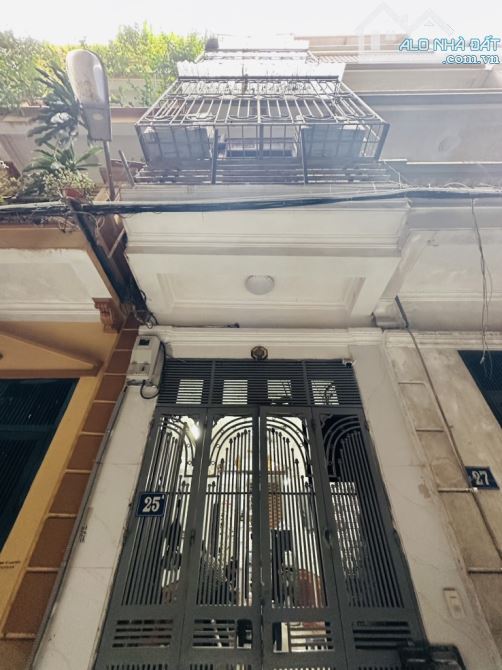 Bán Nhà khu Hoàng Quốc Việt, Ô tô đỗ cửa, 27m2, 5 tầng, 7,4Tỷ