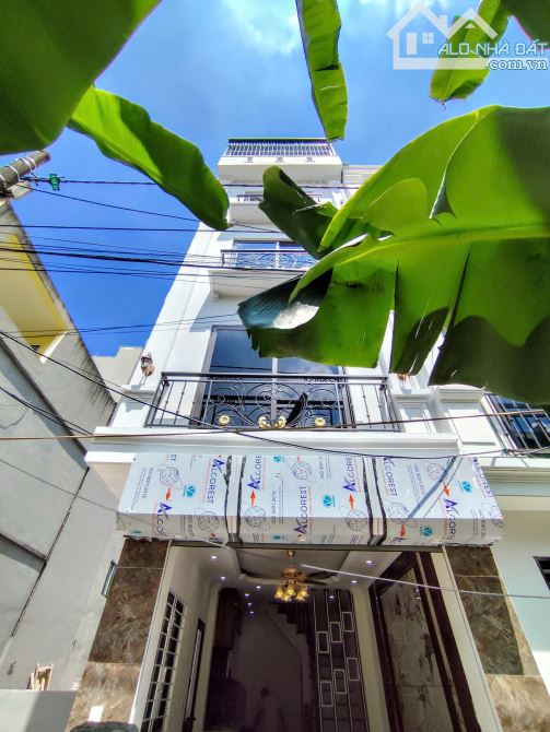 BÁN NHÀ 3Tx68m2, TRỤC CHÍNH Ô TÔ ĐỖ CỬA, GIÁ ĐẦU TƯ CỰC TỐT