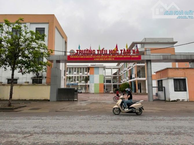 BÁN ĐẤT TẶNG NHÀ TÀM XÁ ĐÔNG ANH  VỊ TRÍ SIÊU ĐẸP NGÕ NÔNG ÔTÔ THÔNG VÀO NHÀ SÁT ĐƯỜNG QL5