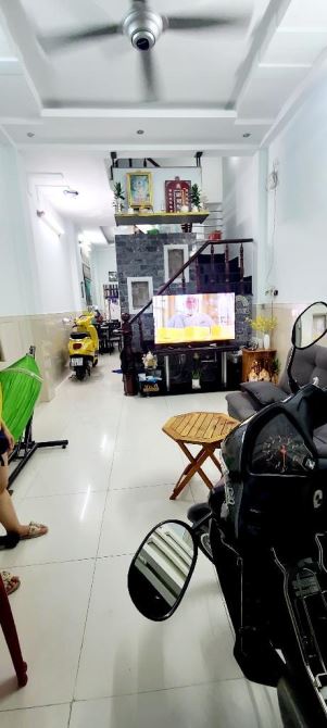 Bán gấp nha đẹp ở ngay Hoàng Ngân, xe hơi đỗ cửa, hẻm thông tứ tun, 47m2, 4PN, SHR.