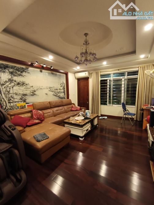 BÁN NHÀ PHÂN LÔ VIP – CẦU GIẤY – VỈA HÈ – Ô TÔ TRÁNH – KINH DOANH/VP