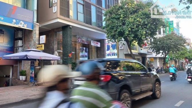 Bán biệt thự mini Vũ Trọng Phụng, view sân chung cư, gần ngay phố, 40m2, hơn 8 tỷ