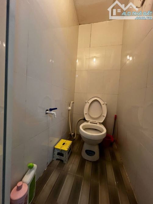 HẺM XE HƠI GẦN LÊ VĂN VIỆT 91M (5x24m) NHÀ CẤP 4 CÓ DÒNG TIỀN CHỈ 4.6 TỶ LÀNG TĂNG PHÚ