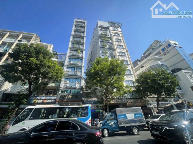 Cho thuê nguyên căn 21 phòng mới xây đối diện chợ Bến Thành quận 1