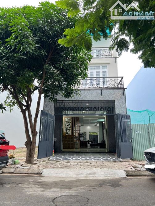 Bán nhà 3 tầng được xây kĩ lưỡng ko thấm dột, gần Đường 28 KĐT Phước Long A. Cách biển 5p