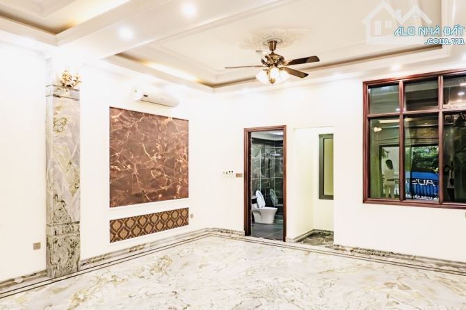 Chính chủ bán nhà 6 tầng tại Giang Biên DT:75m2,Thang máy ,ô tô đỗ cửa ,kinh doanh .