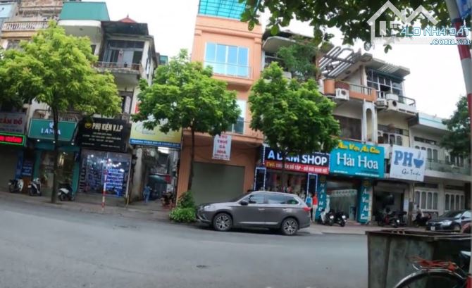 BÁN ĐẤT TẶNG NHÀ PHỐ NGỌC LÂM,VIP LONG BIÊN, Ô TÔ VÀO NHÀ, 150M,MT7M,21 TỶ