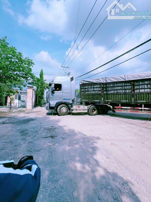 X077 Bán xưởng khuôn viên sân bãi gần 7000m2 Gần ngã 4 Võ Nguyên Giáp -Đường Tân Cảng IDC