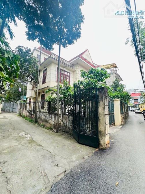 Biệt thự cũ 2 tầng Xuân La 105m ngang 7m 28 tỷ Tây Hồ Hà Nội gần Hồ Tây qua Lotte Mart Tây