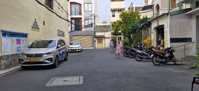 Chị gái bán gấp 600m² – Hẻm Xe Hơi Tránh – Khu Đệ Nhất Khách Sạn Tân Bình – Giá cực tốt.