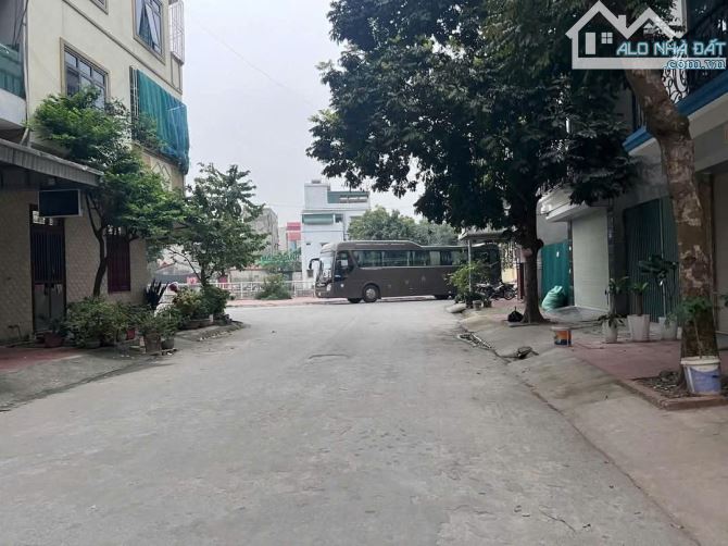 Bán gấp! Giếng Sen, Lê Trọng Tấn, Hà Đông 50m2, MT 4m, ô tô tránh, vỉa hè, hơn 12 tỷ