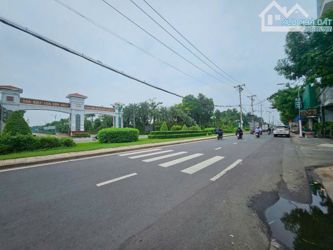 Nhà măt tiền đường Tân Sơn, Cấp 4, DT 6.2X26M Vuông A4 tiên xây tòa nhà Khách sạn CHDV.