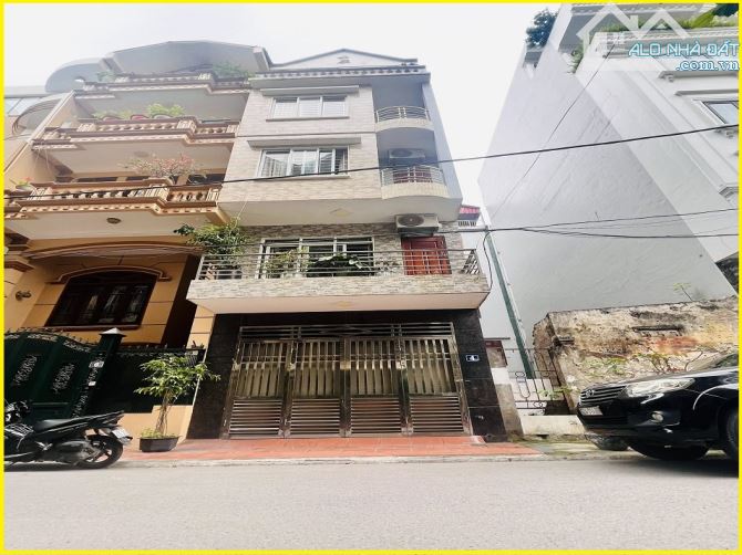Hàng hiếm! Hoàng Quốc Việt, khu phân lô, oto đỗ cửa, vỉa hè rộng, 2 thoáng 60m*5T