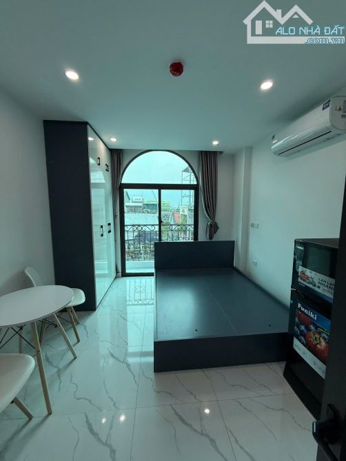 Miêu Nha 119m. 8 tầng thang máy. 27 phòng full nội thất. Ngõ thông ô tô đỗ cửa. 19,9 tỷ