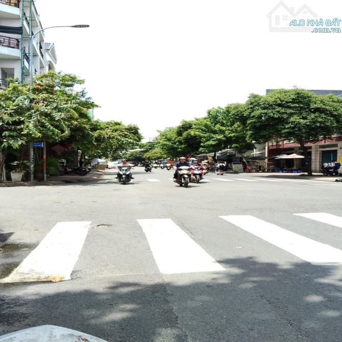 TOÀN NHÀ MẶT TIỀN TÂN HƯƠNG - NGANG KHỦNG 8X22 - 3 TẦNG TRỐNG SUỐT - GIÁ 41.X TỶ