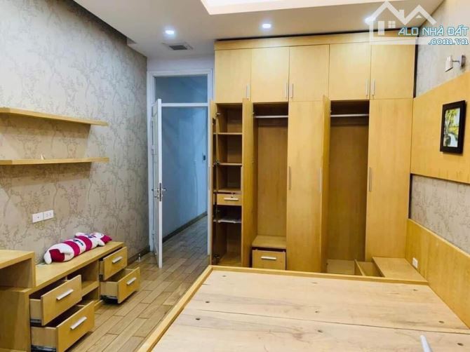 Cho thuê nhà Nghĩa Đô – Cầu Giấy DT 40m x 4.5 tầng, ôtô đỗ, vỉa hè giá thuê 14tr/th