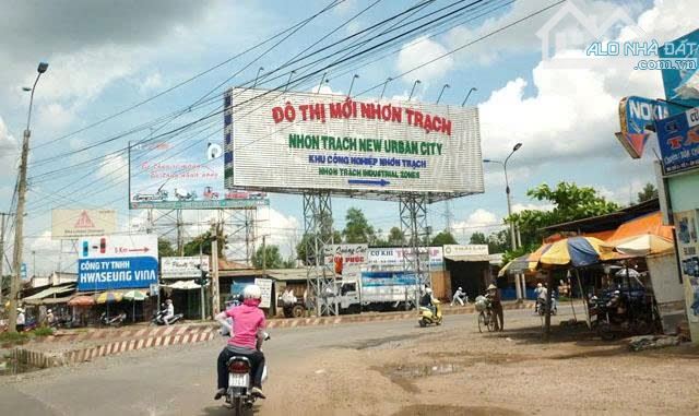 Ngộp cần bán gấp lô đất đường Nguyễn Văn Cừ ngay KCN Nhơn Trạch, 210m2, giá 2ty, SHR