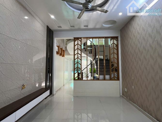 Nhà riêng Phố Đình Đông Sân Cổng và Sổ Riêng