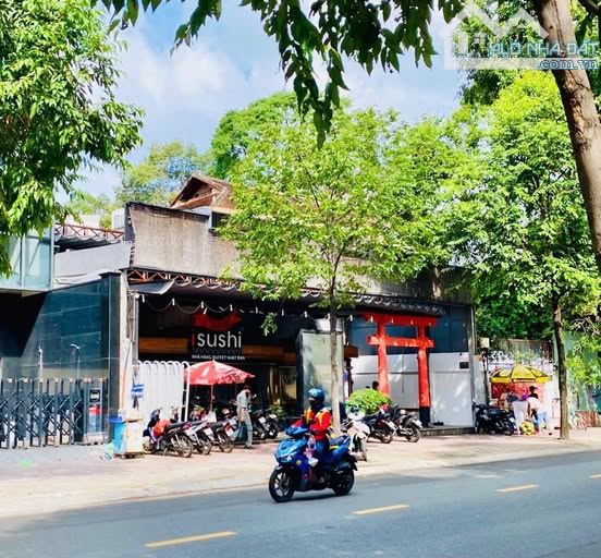 Bán khuôn đất MT Nguyễn Đình Chiểu, Quận 3, DT 15,5 x 22m, HĐT 310tr/th, giá 135 tỷ