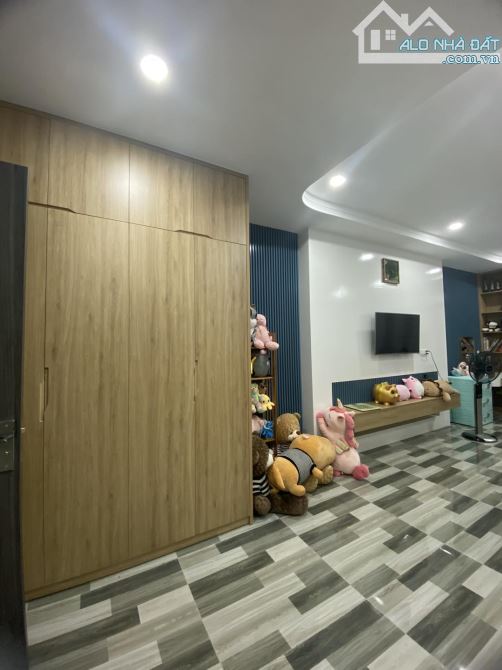 PHO14 Bán nhà 5 tầng có thang máy mặt tiền Trần Nguyên Hãn ngay TTTP Nha Trang