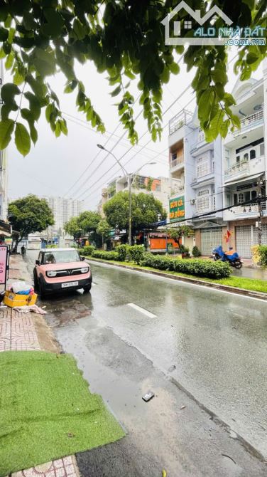 Gấp Bán CHDV mặt tiền p Tân Sơn Nhì 128m2,6Tầng thang máy dòng tiền 200tr/th 35tỷ