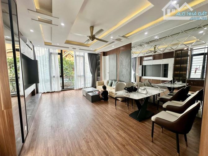 BÁN NHÀ 75M, MT 6M, PHÂN LÔ, VỈA HÈ, NGÕ THÔNG, Ô TÔ TRÁNH, KINH DOANH PHỐ TRUNG KÍNH.