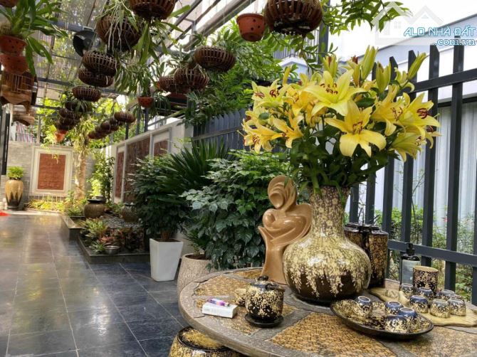BIỆT THỰ PARK CITY SANG TRỌNG ! Vườn hoa - 2 mặt thoáng chủ cần bán gấp