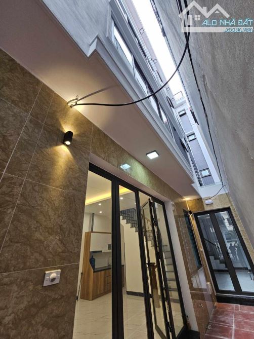 NHÀ MỚI 5 TẦNG KẺ TẠNH, PHƯỜNG GIANG BIÊN, LONG BIÊN – 30M2, 20M Ô TÔ TRÁNH, 5.8 TỶ