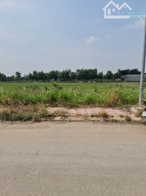 Bán đất mặt tiền, công viên Võ Văn Tần, Thị trấn Đức Hòa.5x 18, 1.15 tỷ