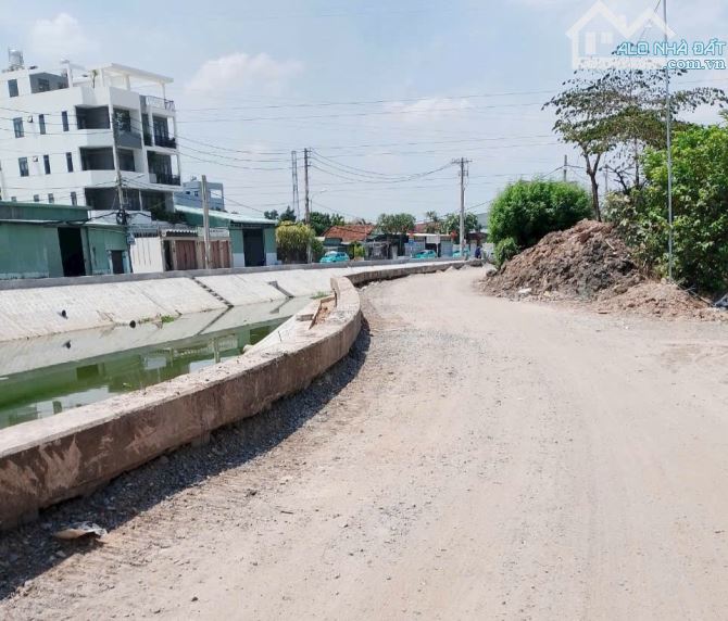 Bán đất mặt tiền kênh Thạnh Lộc 15, Quận 12 - Gần ngã tư Ga giá 5,5 tỷ - 1